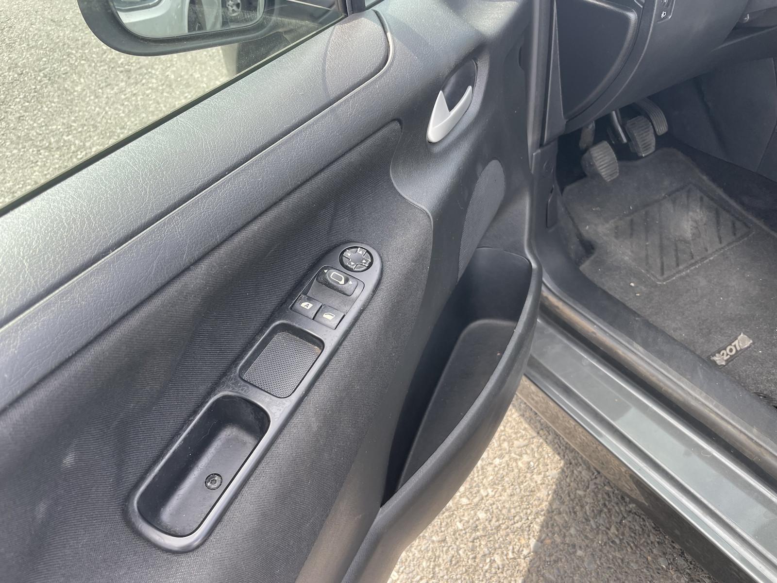 Peugeot 207 2010 — photo 6