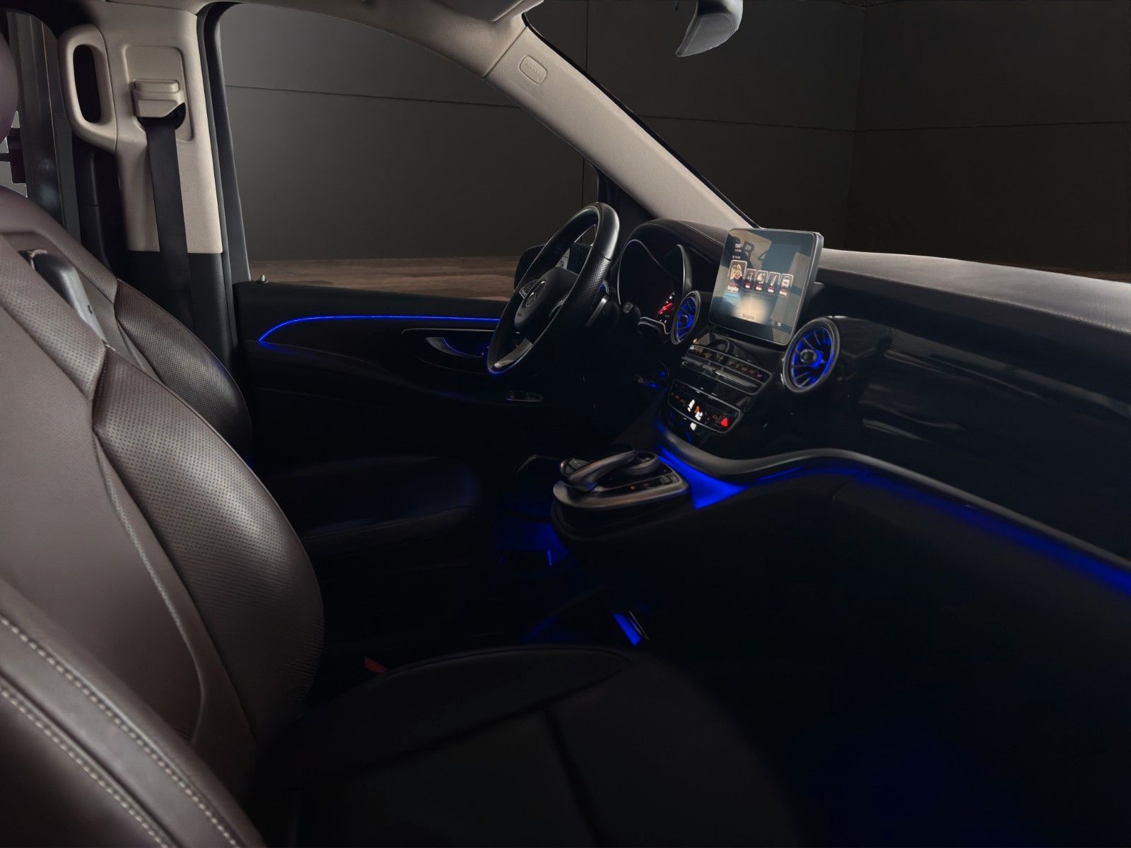 Fahrzeugabbildung Mercedes-Benz V 250 AMG-Line/Pano/Ambiente+/Leder/Burmester