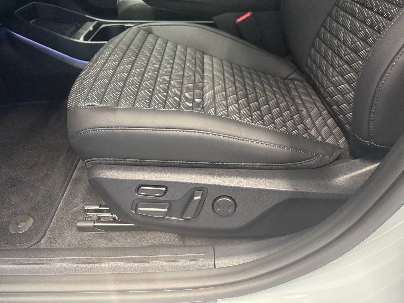 Fahrzeugabbildung Kia EV4 SD 81 FWD GTL DWP COM GD