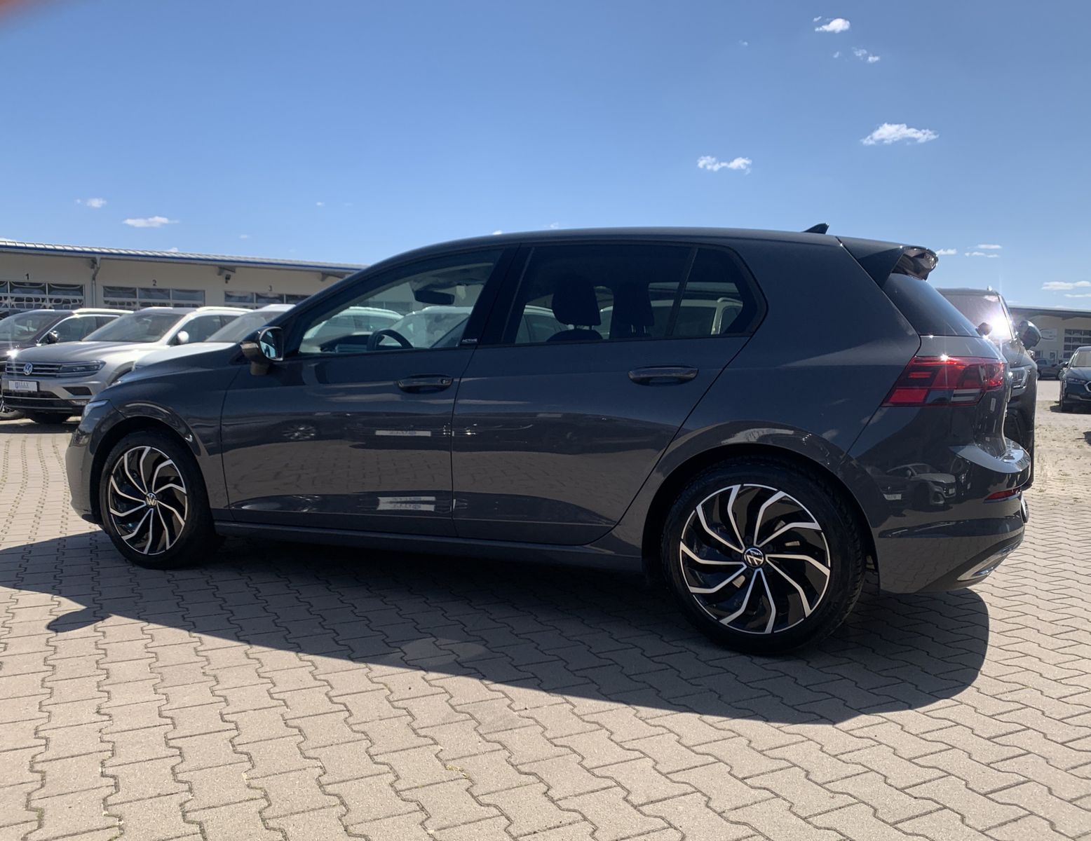Fahrzeugabbildung Volkswagen Golf 2.0 TDI*LED-Plus*Cam*AHK*ACC*Navi*
