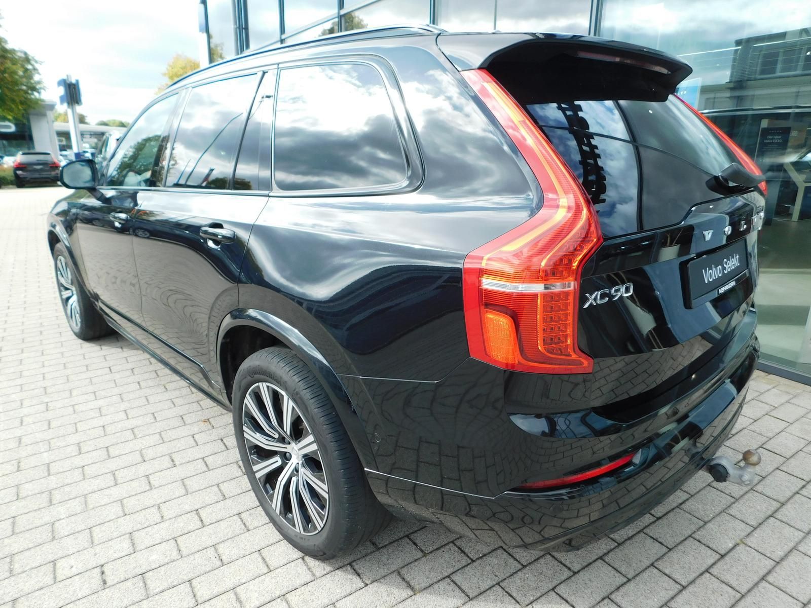 Fahrzeugabbildung Volvo XC90 B5 D Plus Dark