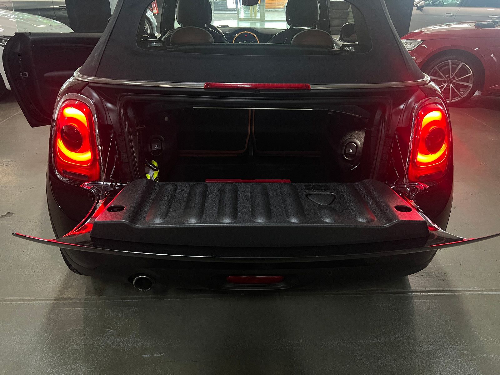 Fahrzeugabbildung MINI Cooper CABRIO AUTOMATIK NAVI LED LEDER CHESTER