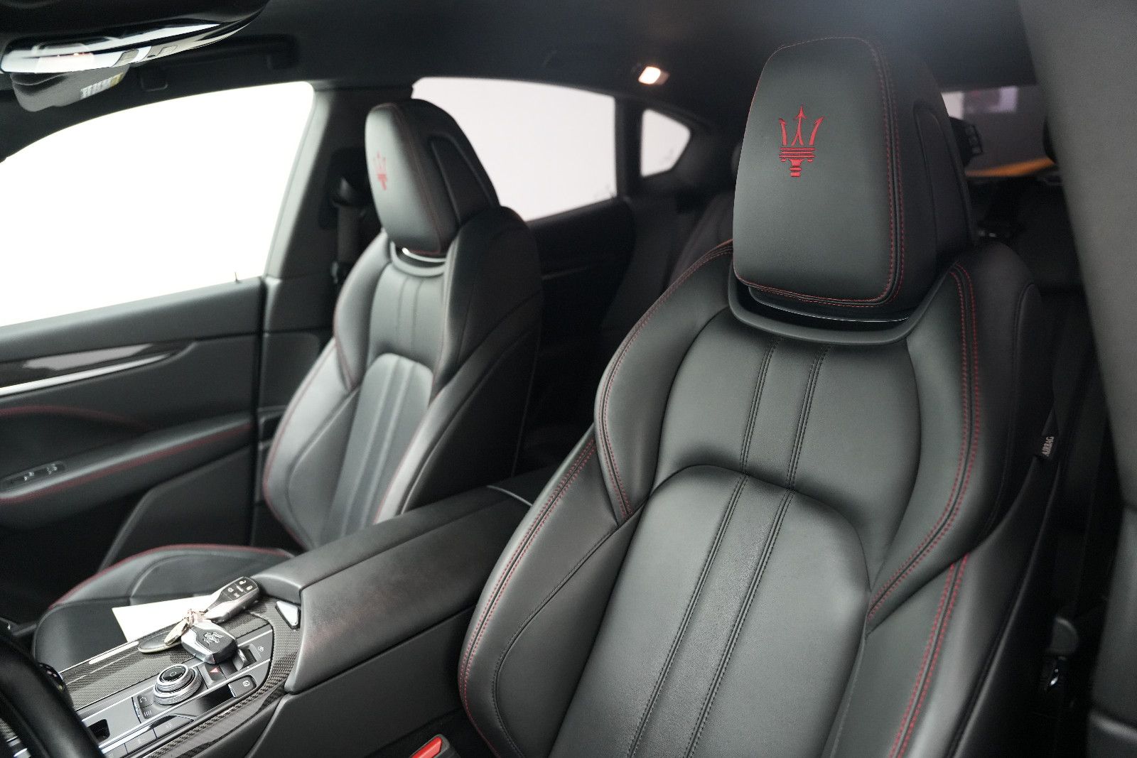 Fahrzeugabbildung Maserati Levante S/CARBON/HARMAN-KARDON/KAMERA/BRD