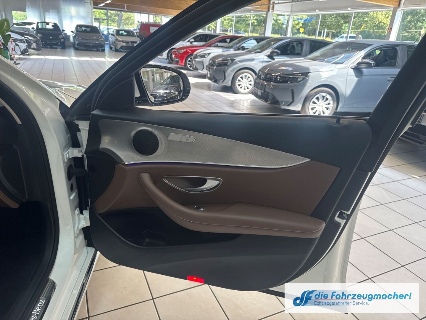 Fahrzeugabbildung Mercedes-Benz E 300 T-Modell de Niveau Navi Digitales Cockpit