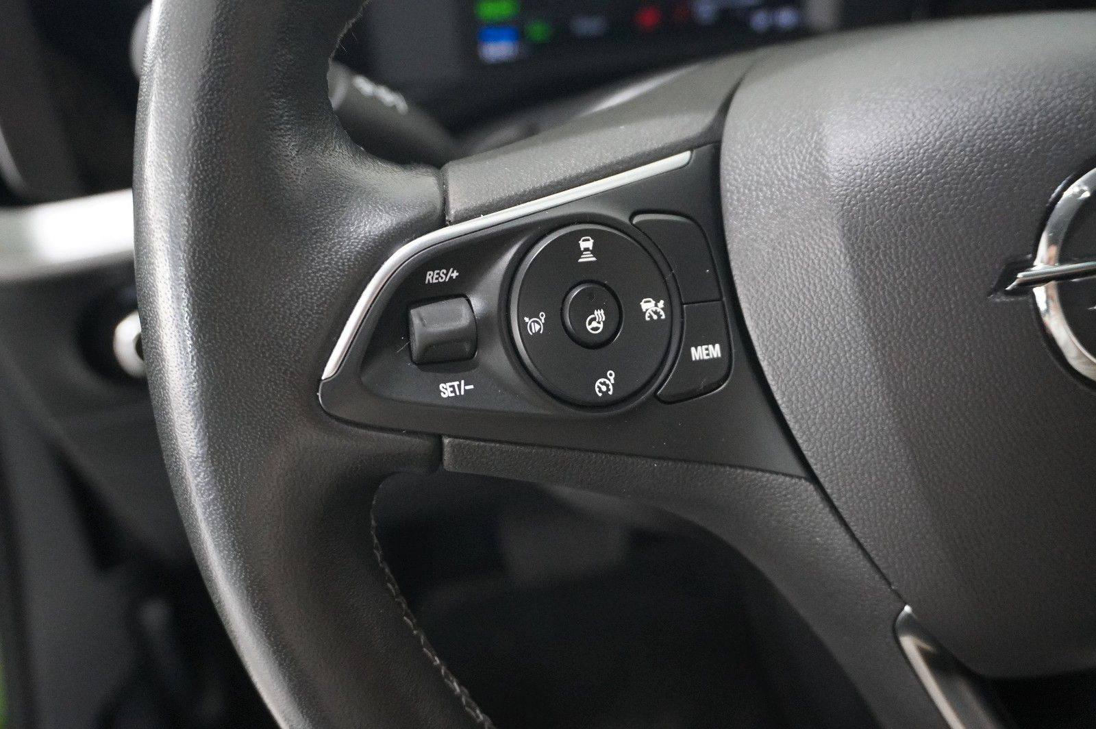 Fahrzeugabbildung Opel Mokka-e EDITION 3-PHASIG NAVI/LED/KAMERA/SH/DAB+