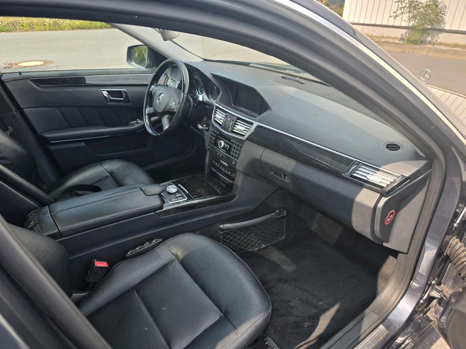 Mercedes-Benz E300 2011 — photo 14