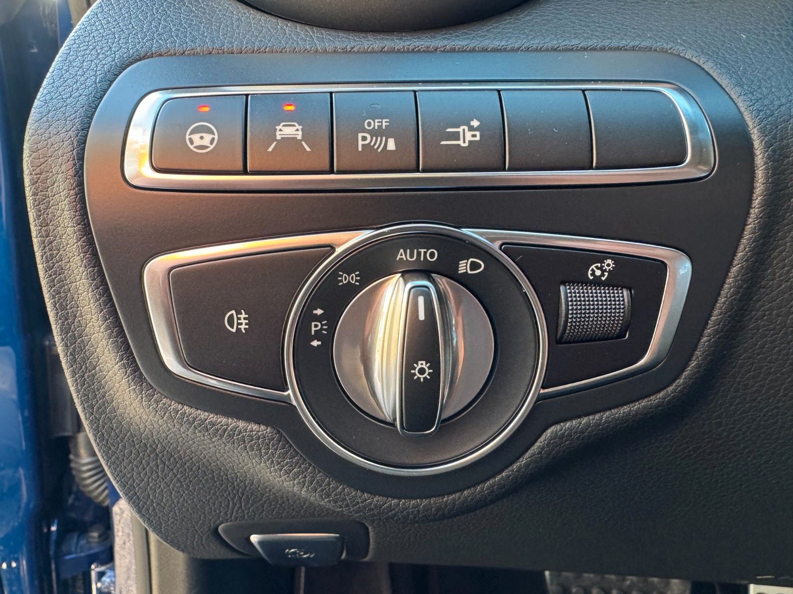 Fahrzeugabbildung Mercedes-Benz C 63 AMG Coupe+AeroP+Pano+Distr+Sportsitze