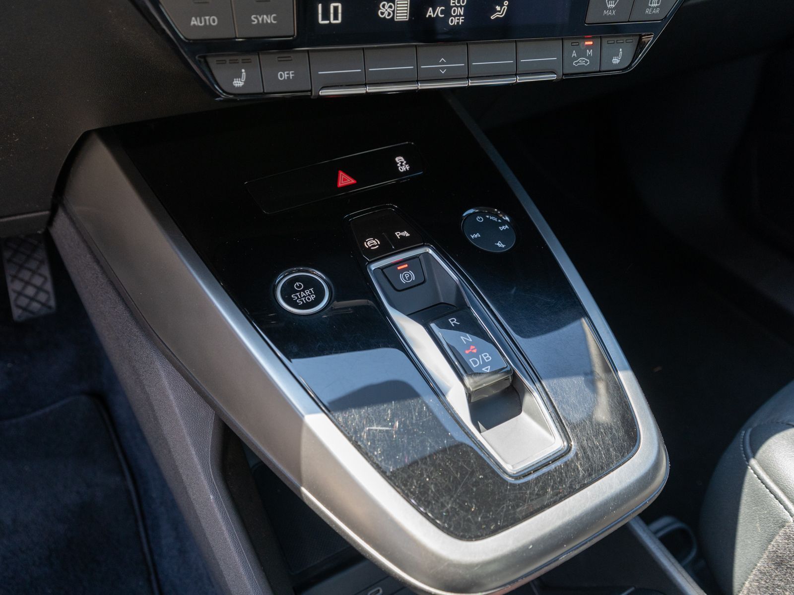 Audi Q4 45 e-tron quattro LED Navi PDC SHZ GRA VC foto 14
