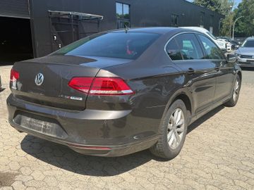 Volkswagen Passat - 4