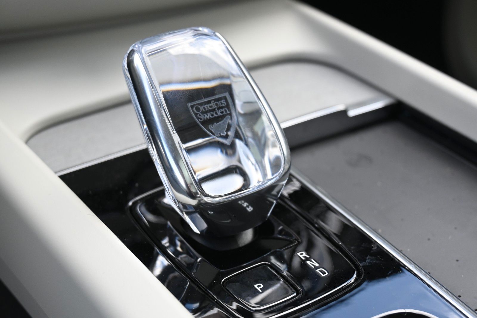 Fahrzeugabbildung Volvo XC60 B5 AWD Ultra Dark*LUFT*360°*ACC*B&W*AHK