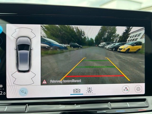 Fahrzeugabbildung Volkswagen Golf VIII Variant 1.5TSI Life LED+ACC+NAVI+PARKL