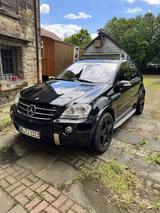 Mercedes-Benz Mercedes ML 63 AMG, AHK, Leder, V8, 510PS - gebrauchte Mercedes-Benz ML 63 AMG aus dem Jahr 2007