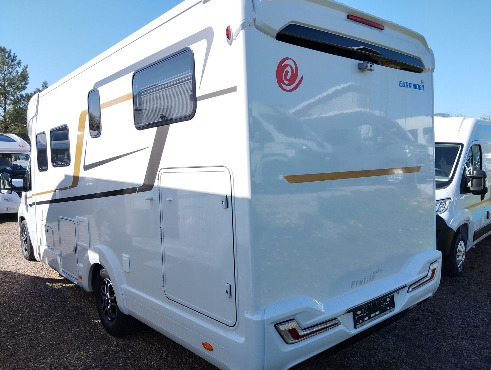 Fahrzeugabbildung Eura Mobil Profila T PT 720 EF MondialPakete 180PSAutomatik
