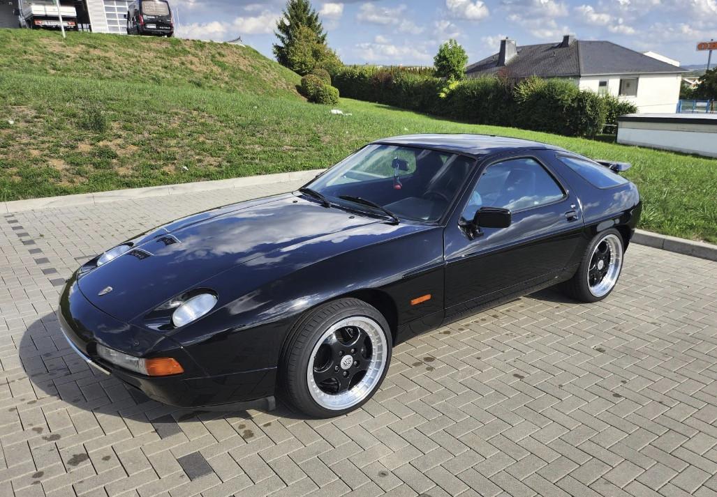 Porsche 928