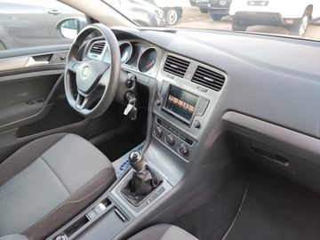 Volkswagen Golf - 11