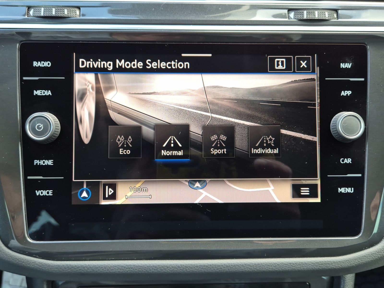 Fahrzeugabbildung Volkswagen Tiguan TDI Life DSG 4M LED AHK Navi ACC SHZ Park