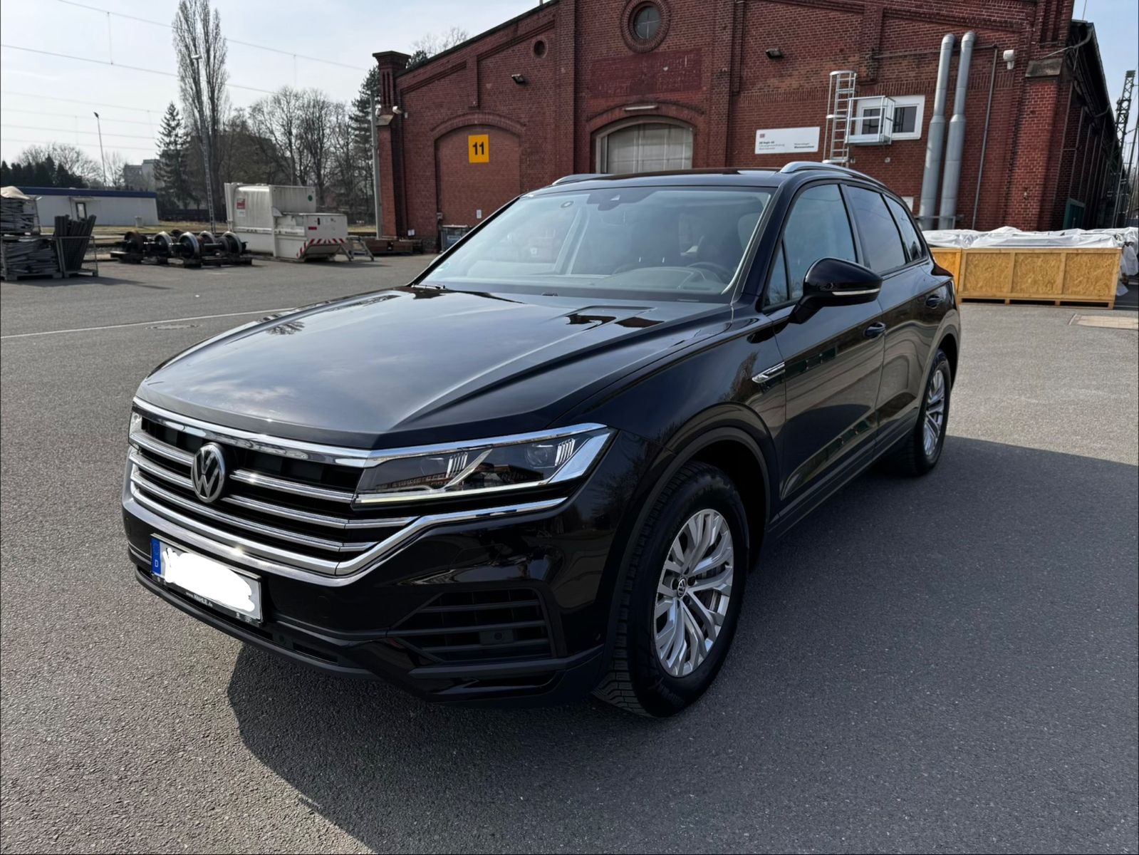 Volkswagen Touareg - 1