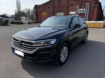 Volkswagen Touareg - 1