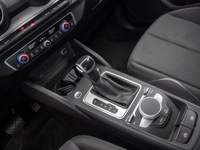 Q2 35 TFSI S tronic PDC SHZ KAMERA NAVI LED