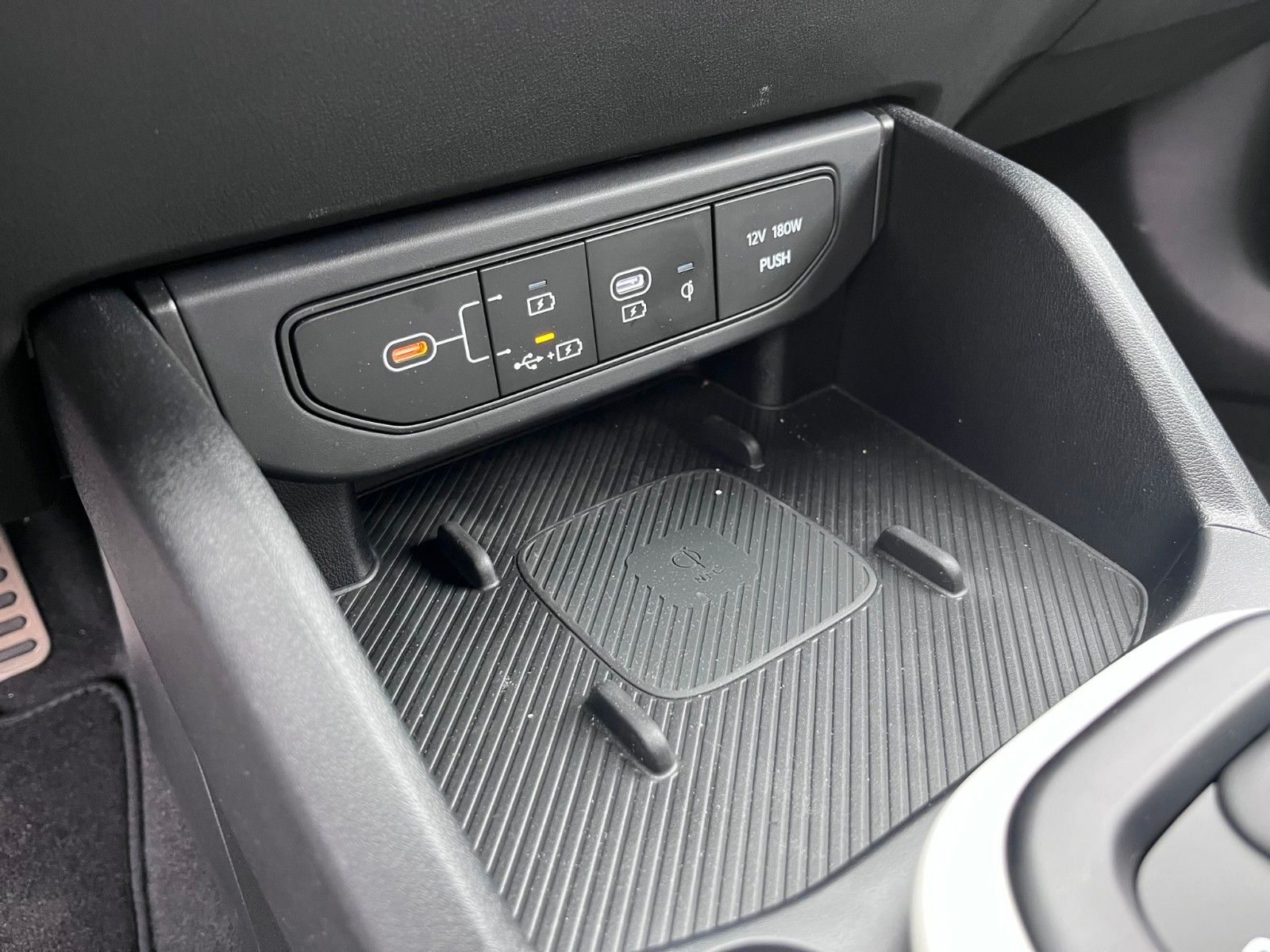 Fahrzeugabbildung Kia K4 Sportswagon 1.6 GT-Line Leder 360'Kamera uvm.