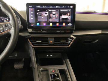Fotografie des Cupra Leon Sportstourer 1.5 eTSI DSG
