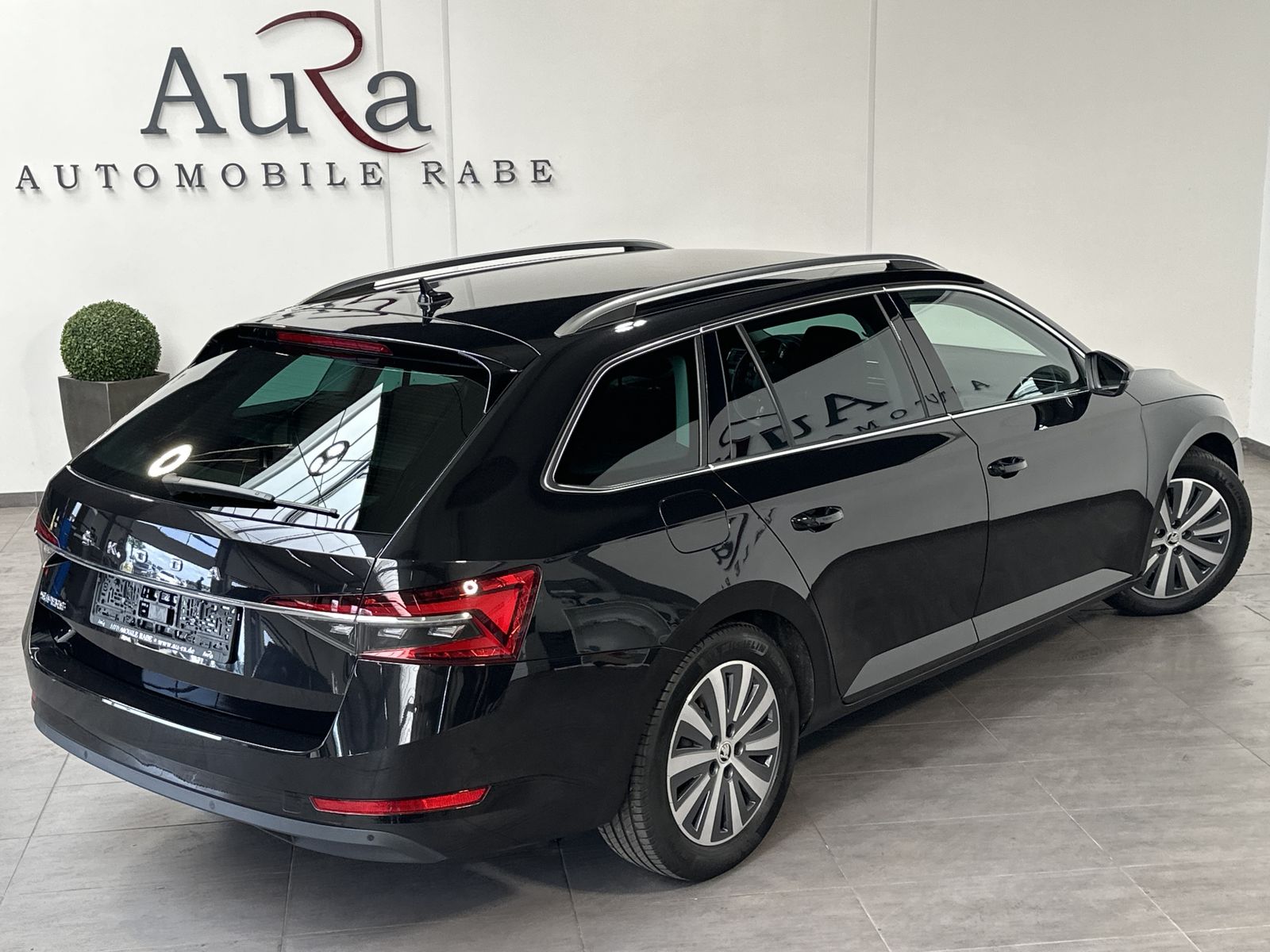 Fahrzeugabbildung SKODA Superb 2.0 TDI DSG Style NAV+MATRIX+AHK+ACC+VC