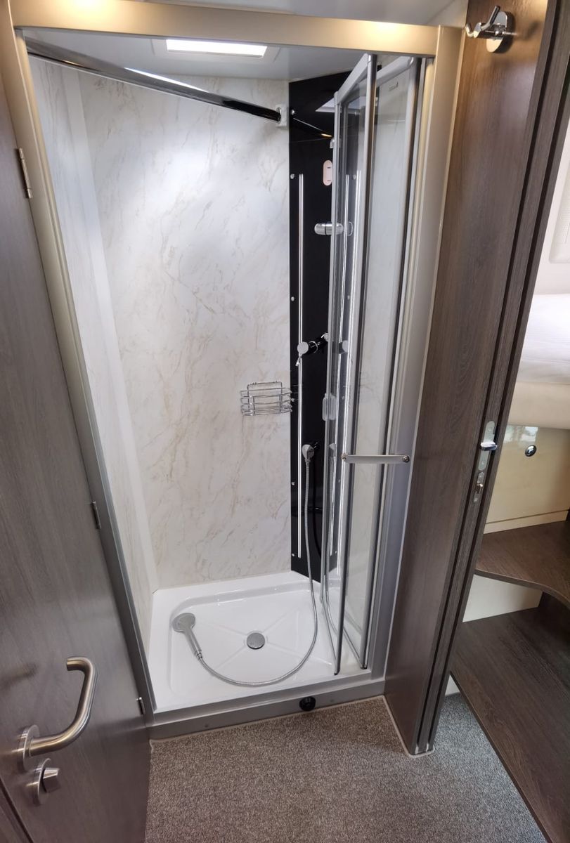 Fahrzeugabbildung Phoenix Maxi-Alkoven 7900 QRSL *SommerSale*