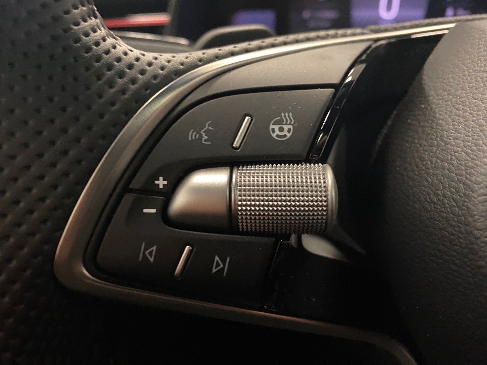 Fahrzeugabbildung SKODA Kamiq 1.5 TSI DSG Monte Carlo+ACC+MATRIX+KAMERA+