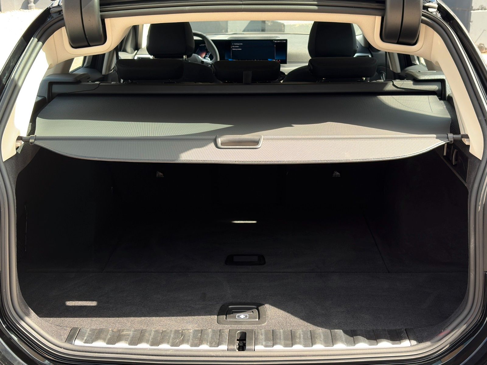 Fahrzeugabbildung BMW 318i Touring 3Z-Klima Kamera Tempomat Alarm SHZ
