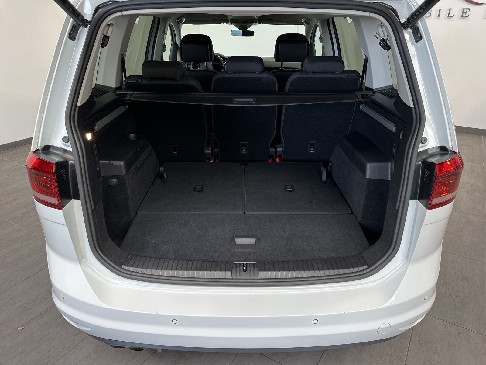 Fahrzeugabbildung Volkswagen Touran 2.0 TDI DSG 7-Sitzer HL NAV+LED+ACC+KAM