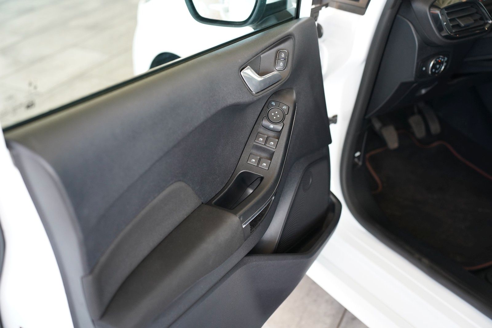 Fahrzeugabbildung Ford Fiesta ST-Line Hybrid*WINTER-P*LED*ASSISTENZ-SYS