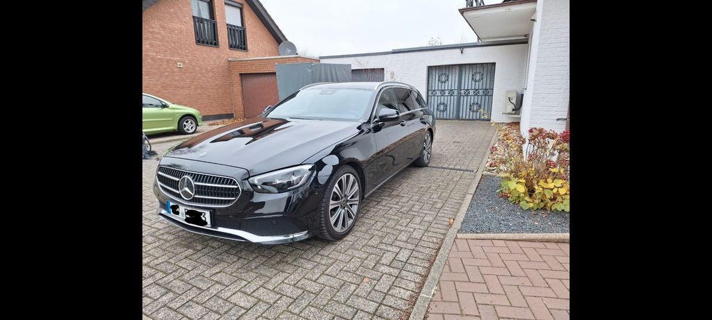 Image of Mercedes-Benz E 200