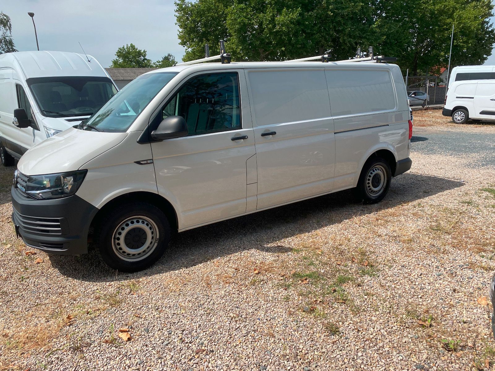 Fahrzeugabbildung Volkswagen T6TransporterKasten lang,AHK,REGALE,StH,67781Km