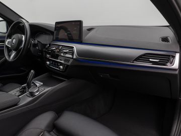 Fahrzeugabbildung BMW 520d M Sport Kamera DAB HiFi Stop&Go Komfort