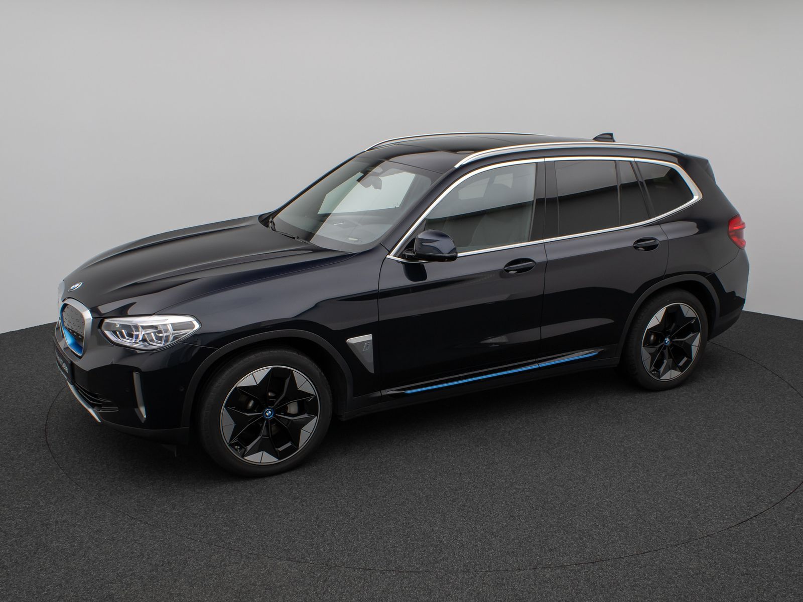 Fahrzeugabbildung BMW iX3 Impressive Panorama 360°HUD DAB H/K Komfort