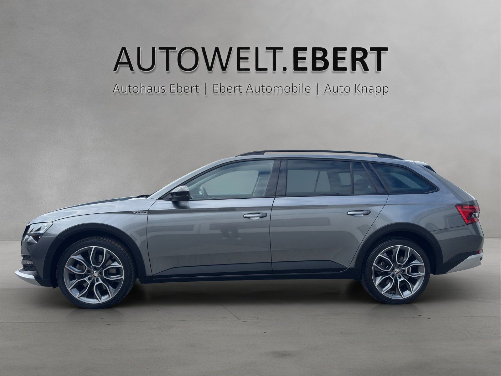 Fahrzeugabbildung SKODA Superb Combi 2.0 TSI Scout Final 4x4/AHK/PANO/