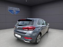HYUNDAI i30 KLIMA,NAVI,TEMPOMAT,PDC,RFK,AUTOMATIK,BT HYUNDAI i30 KLIMA,NAVI,TEMPOMAT,PDC,RFK,AUTOMATIK,BT