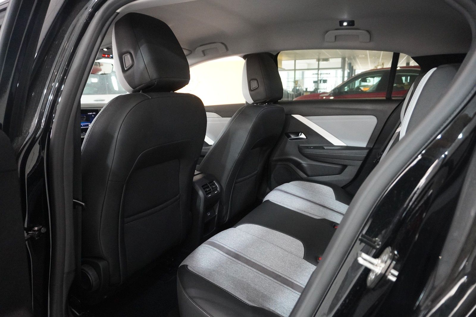 Fahrzeugabbildung Opel Astra L Lim. 1.5D ELEGANCE NAVI/LED/KAMERA/SPORT