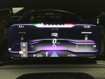 Volkswagen Golf VIII R Lim. 4M 2.0 TSI DSG ACC LED 1.HAND