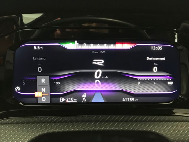 Volkswagen Golf VIII R Lim. 4M 2.0 TSI DSG ACC LED 1.HAND