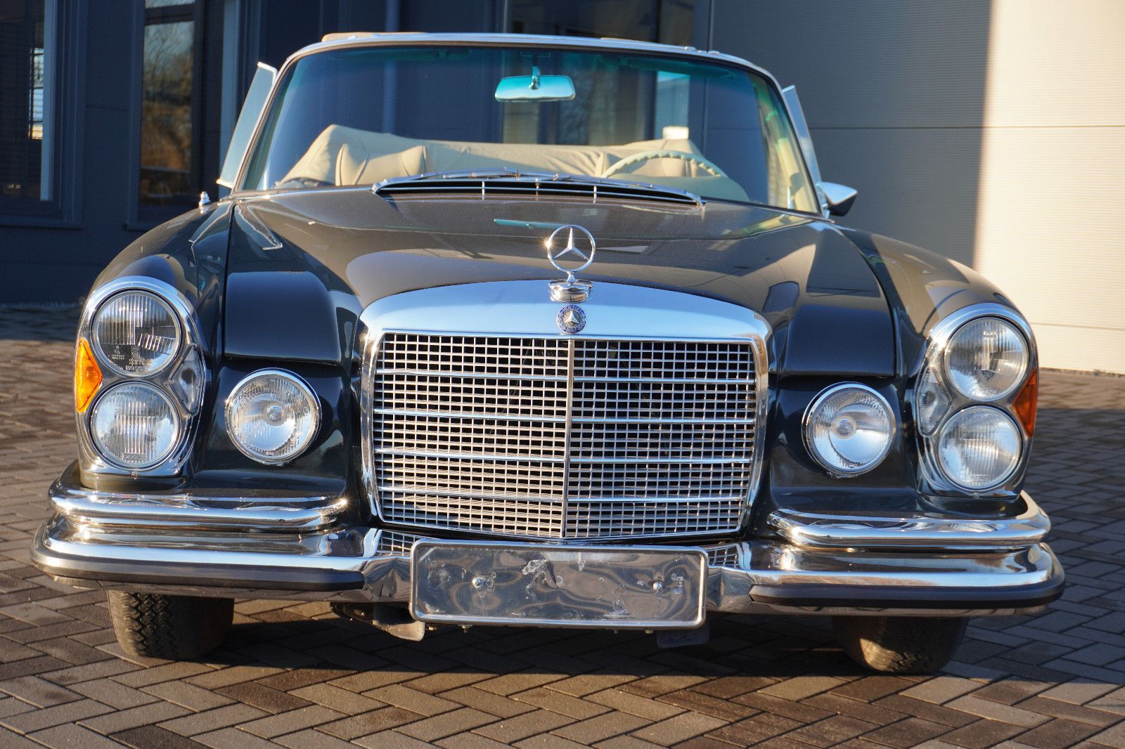Fahrzeugabbildung Mercedes-Benz 280 SE 3,5 Cabriolet Conversion