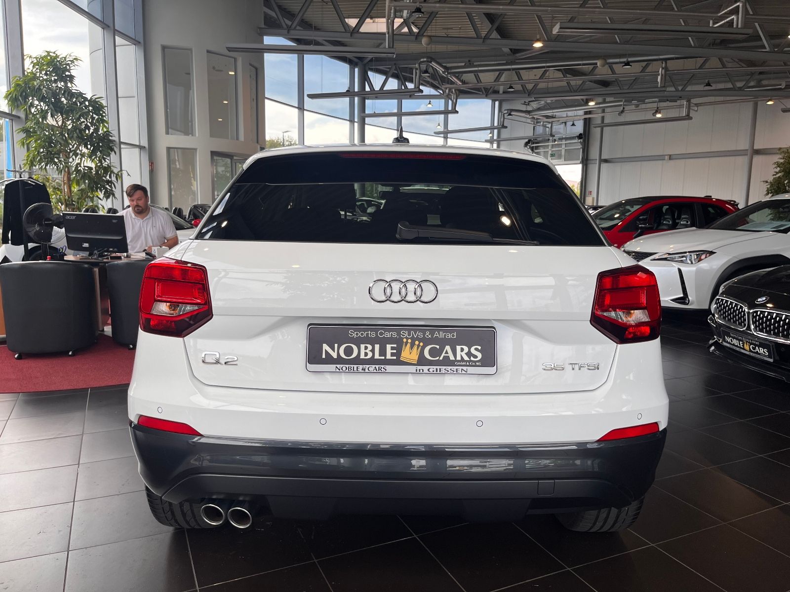 Fahrzeugabbildung Audi Q2 35 TFSI sport NAV SHZ 19"