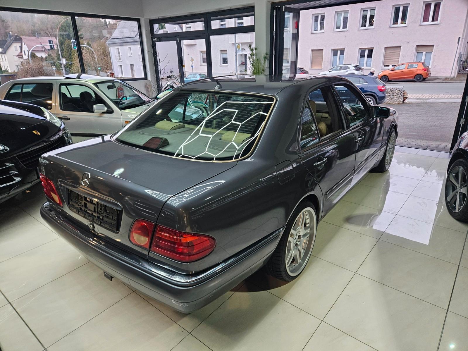 Mercedes-Benz E 220,Avantgarde,Leder,Klima,Alu,Schibedach