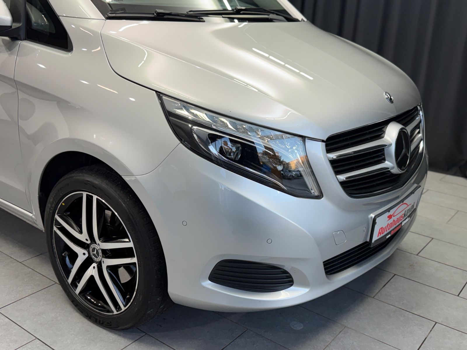 Fahrzeugabbildung Mercedes-Benz V 220 d EDITION 4MATIC lang |ACC|RF-KAMERA|NAVI|