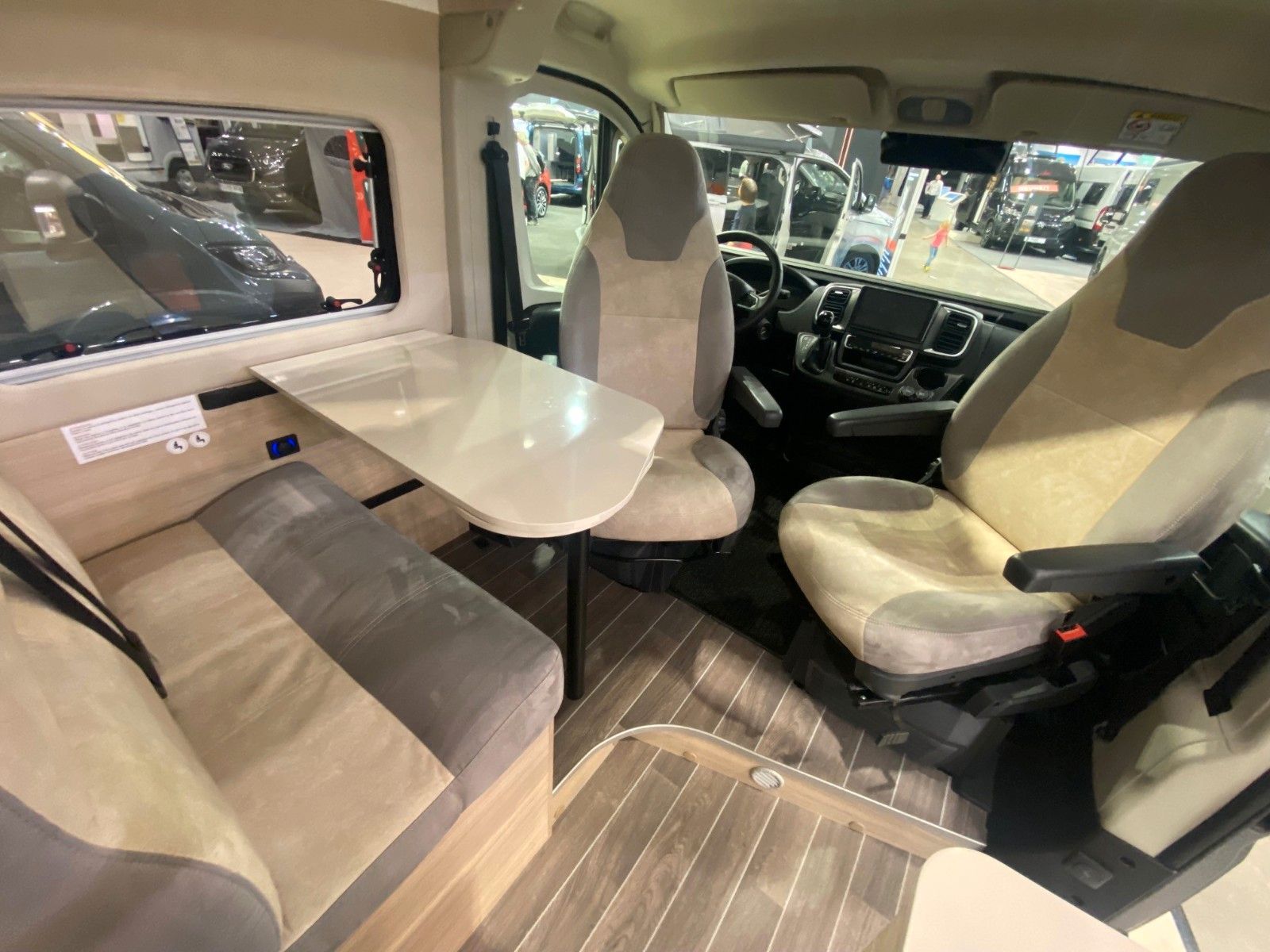 Fahrzeugabbildung Forster Livin´ up Pro V 636 EBL Vibe Edition *Autom.*Mar