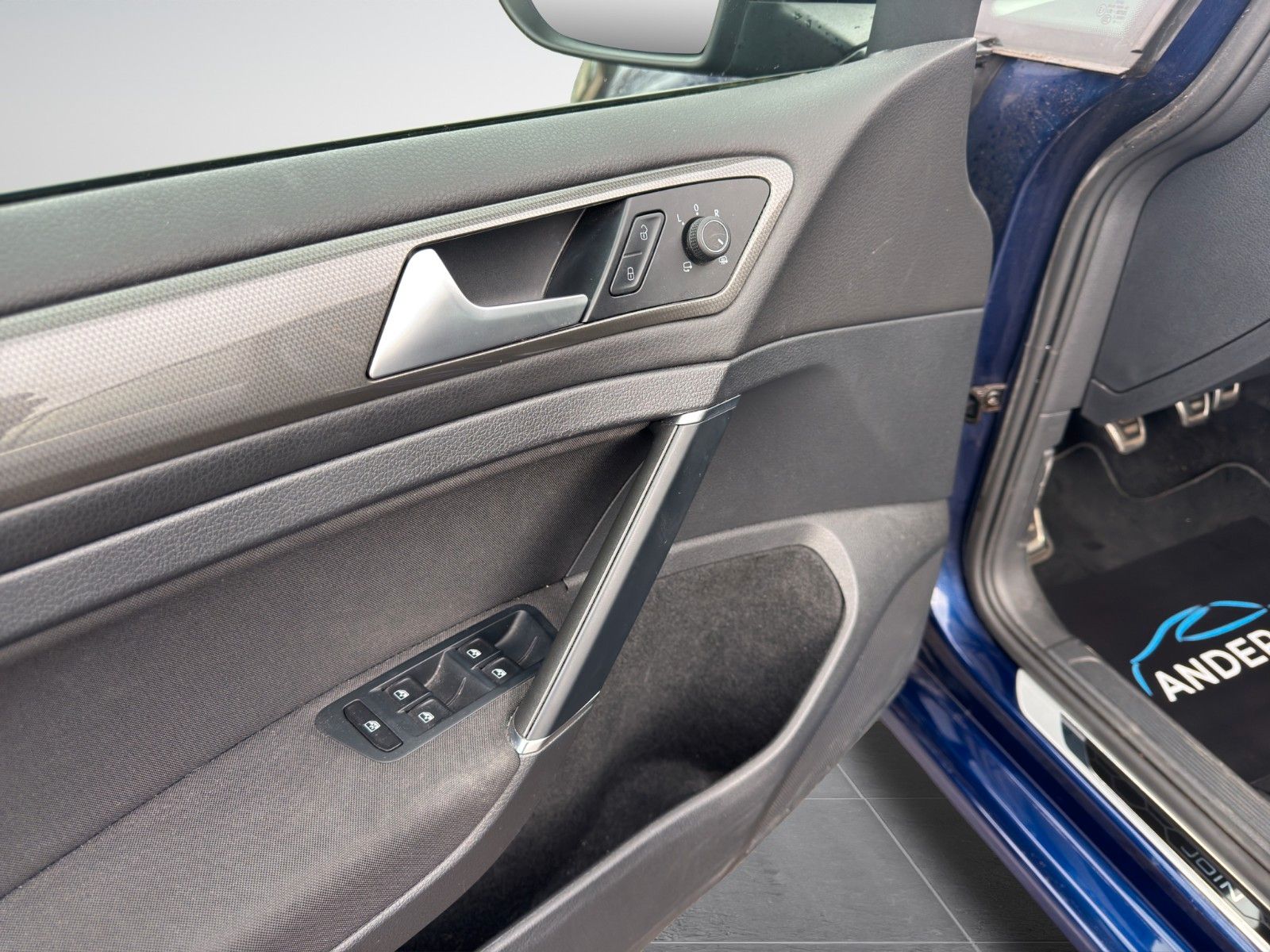 Fahrzeugabbildung Volkswagen GOLF VII 1.0TSI JOIN NAVI APP KAM SHZ MFL DAB