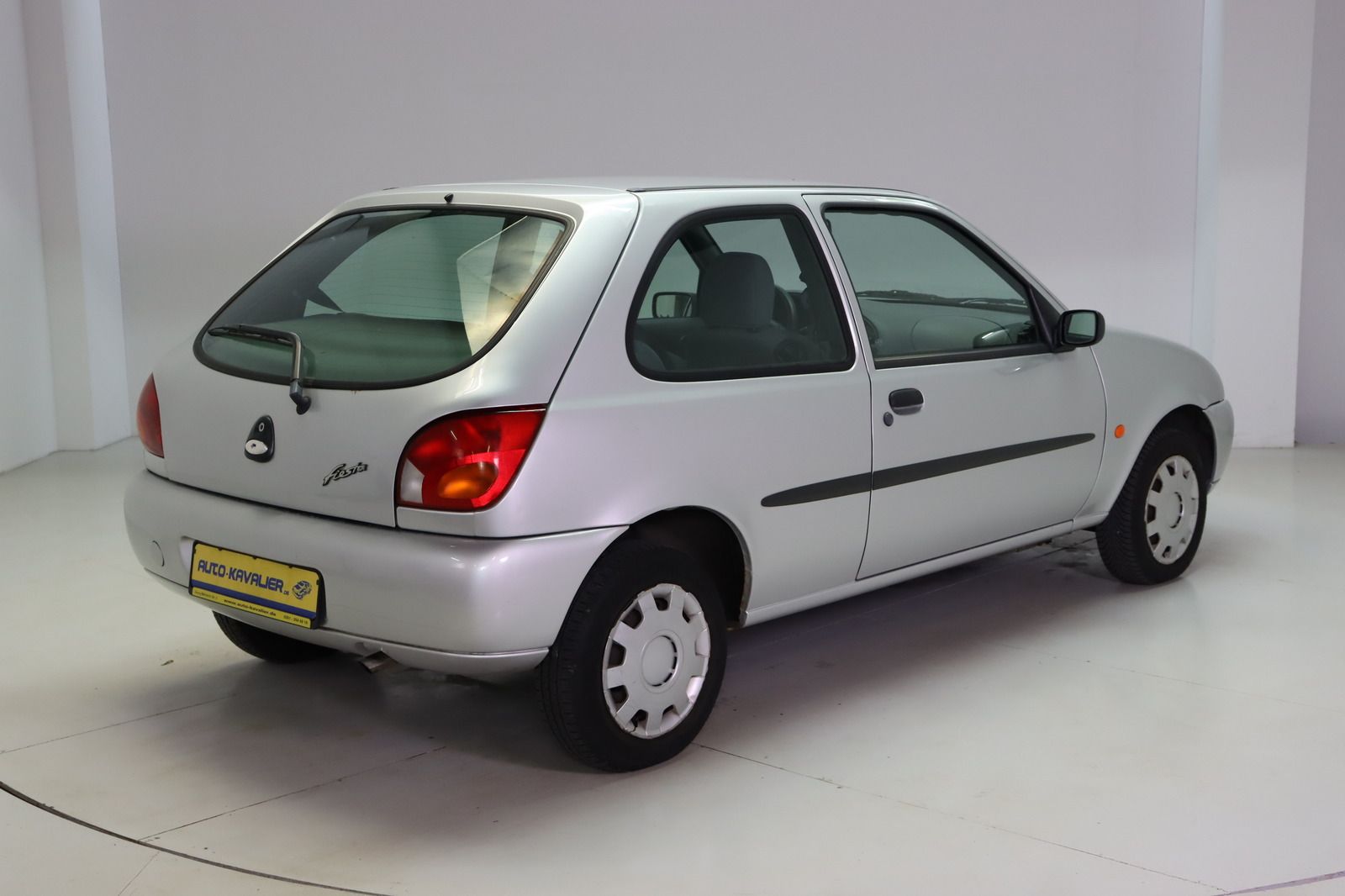 Fahrzeugabbildung Ford Fiesta 1.3 Style * Radio * wenig km *