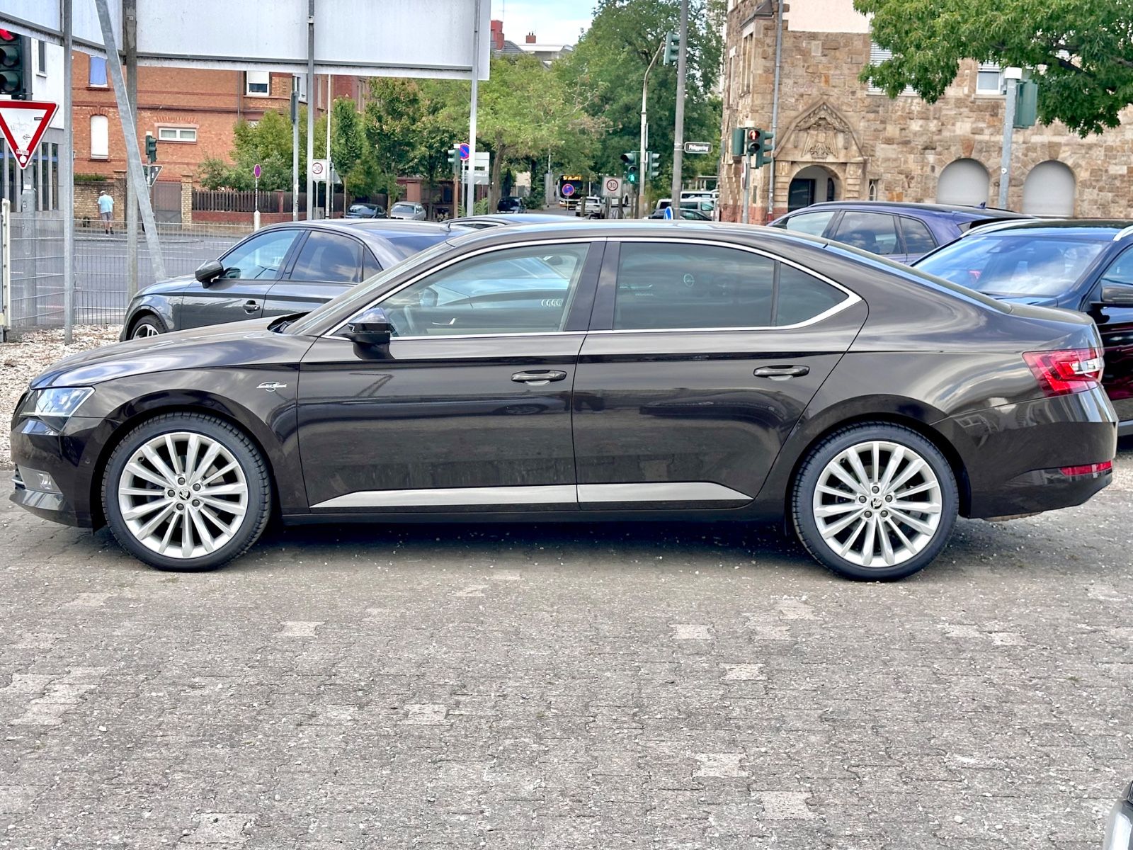 Fahrzeugabbildung SKODA SUPERB L&K 4x4*AHK+LEDER+DSG*MOD.2019*