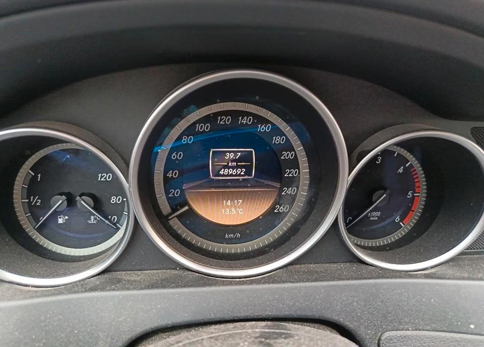 Mercedes-Benz C200 2011 — photo 9