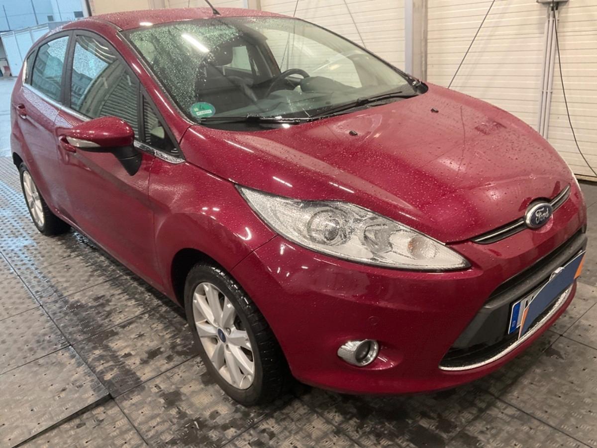Ford Fiesta Titanium TÜV NEU !